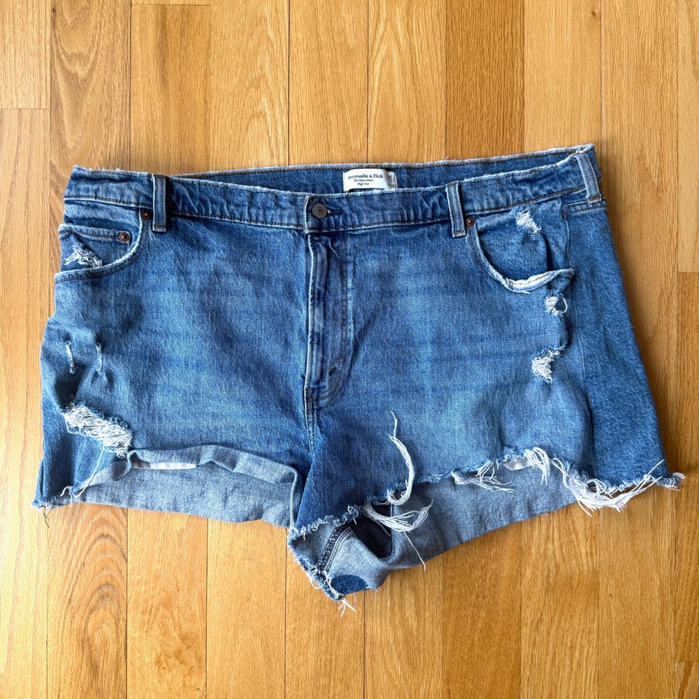 Abercrombie & Fitch The Mom High Rise Shorts 22/36